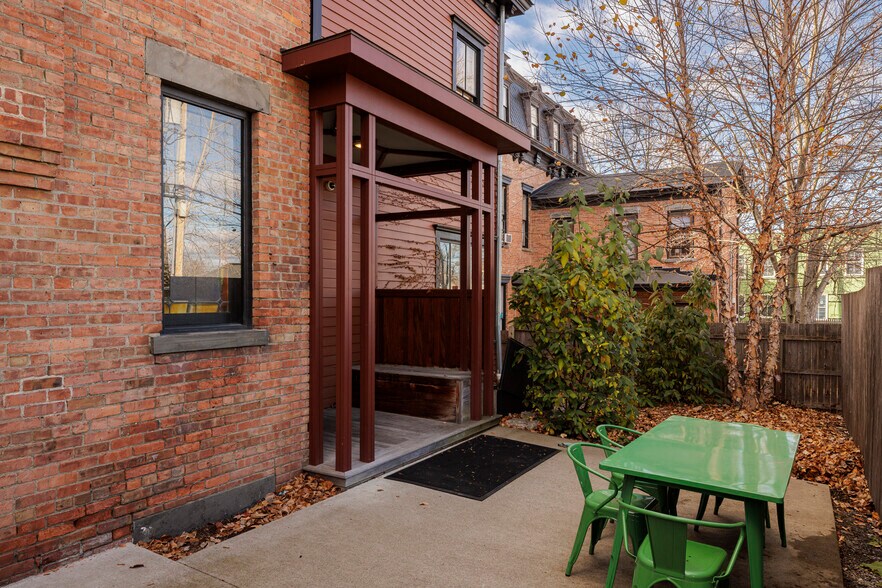 More Photos Of 420 Warren St, Hudson Office For Sale