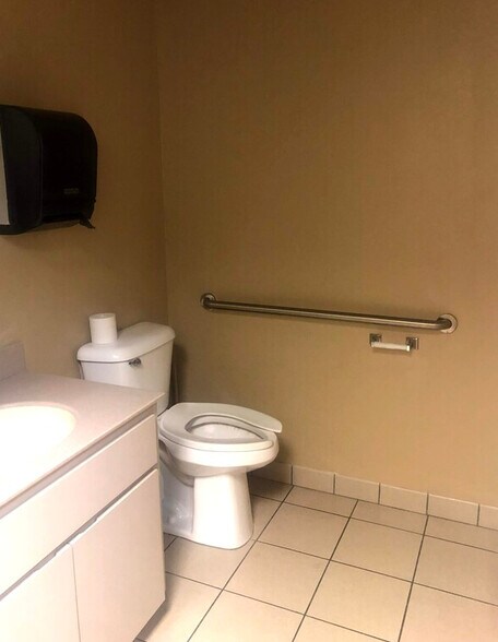 More Photos Of 15437 S US Highway 441, Summerfield Medical For Lease