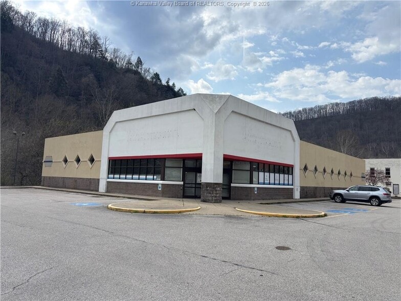 Primary Photo Of 173 Main St, Clay Drugstore For Lease