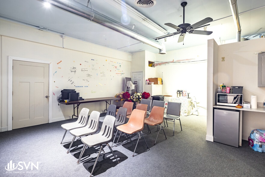 More Photos Of 909 Liberty Rd, Lexington Storefront For Lease