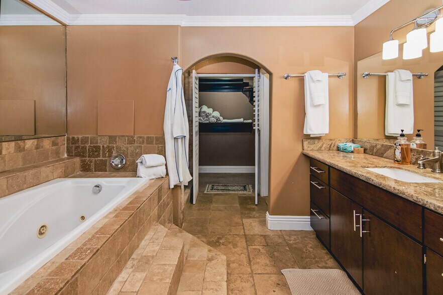 More Photos Of 365 S Mohler Dr, Anaheim Specialty For Sale