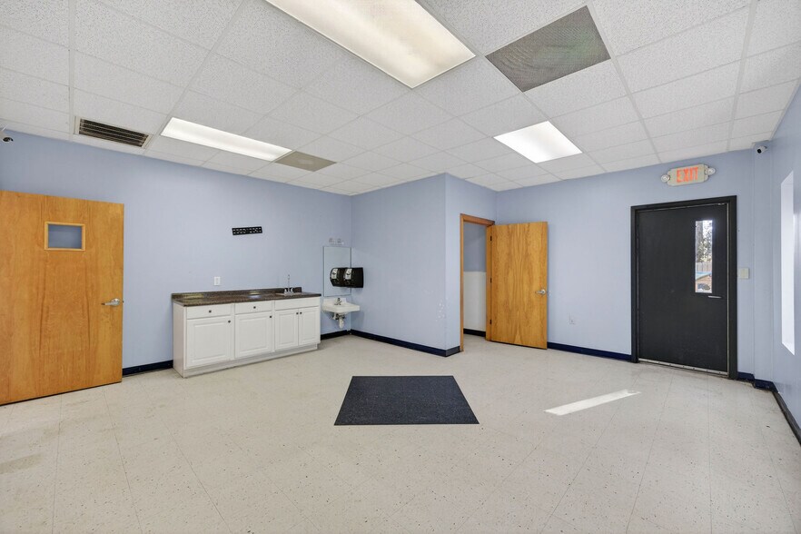More Photos Of 3910 Princess Place Dr, Wilmington Daycare Center For Lease