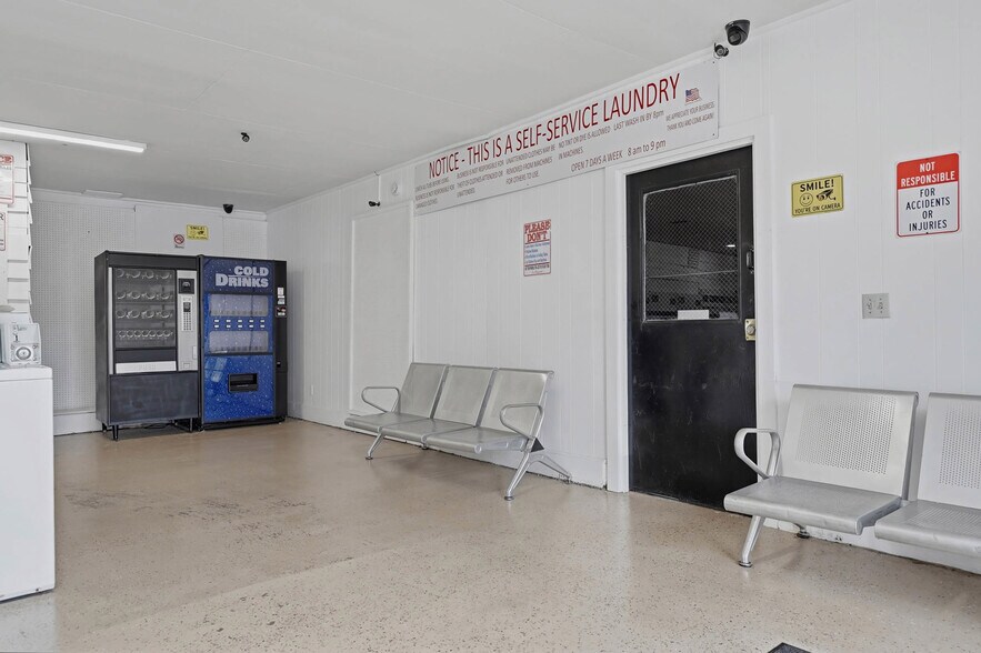 More Photos Of 450 Stephens St, Rochelle Storefront Retail Office For Sale