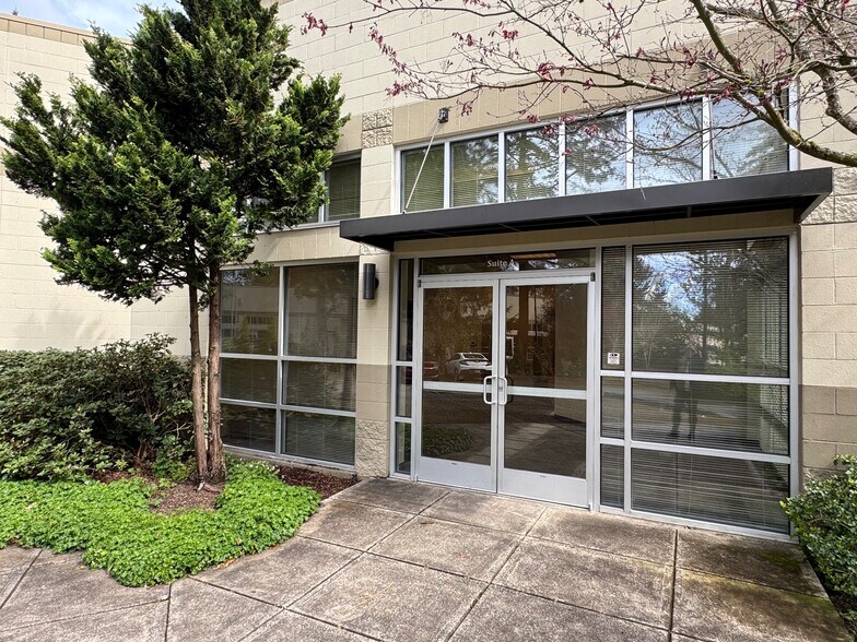 More Photos Of 6455 Lakeview Blvd, Lake Oswego Flex For Lease