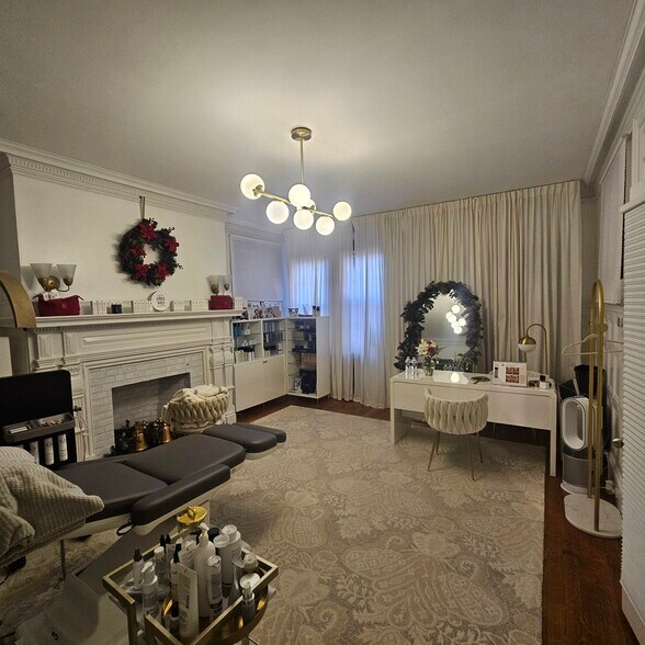 More Photos Of 896 Beacon St, Boston Office For Lease