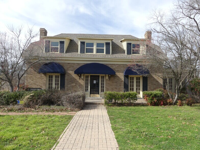 Primary Photo Of 304 S Trinity St, Decatur Office Residential For Lease