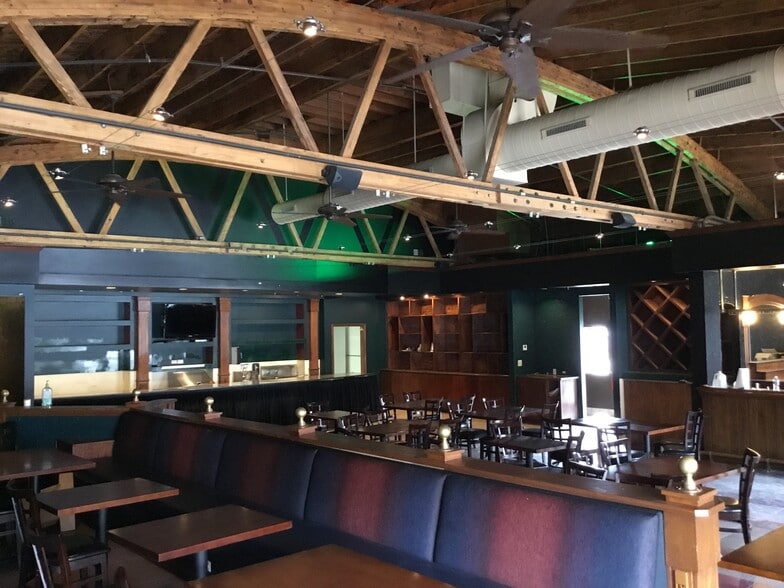 More Photos Of 222-230 W Front St, Wheaton Storefront For Lease
