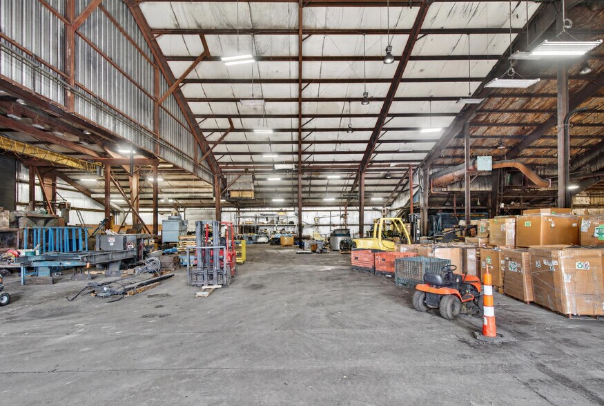 More Photos Of 211 Mill St, Springport Light Distribution For Sale