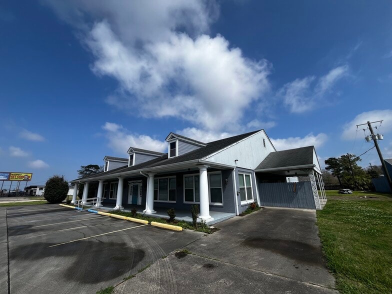 More Photos Of 7701 Saint Bernard Hwy, Arabi Office For Sale