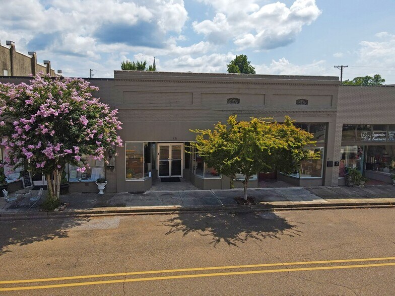 More Photos Of 97 1st St, Grenada General Retail For Sale