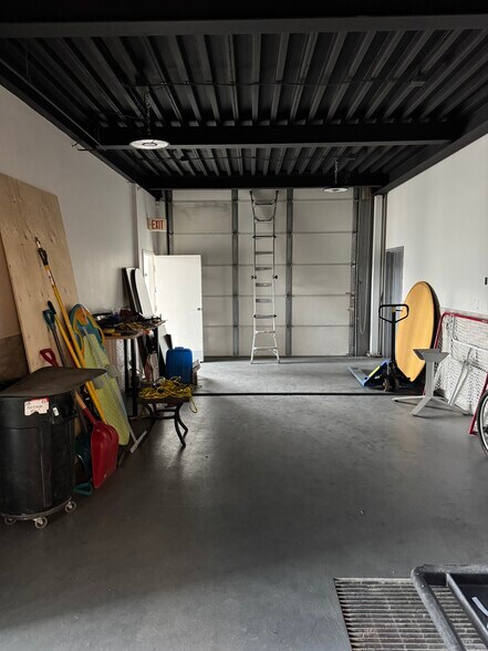 More Photos Of 2550 Acland Rd, Kelowna Flex For Sale