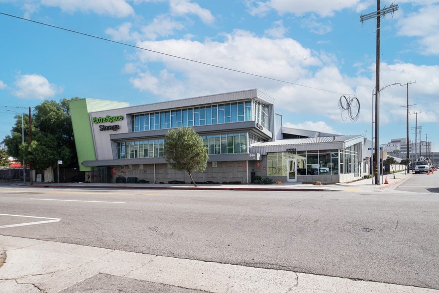 More Photos Of 960-1000 N Main St, Los Angeles Self Storage For Sale