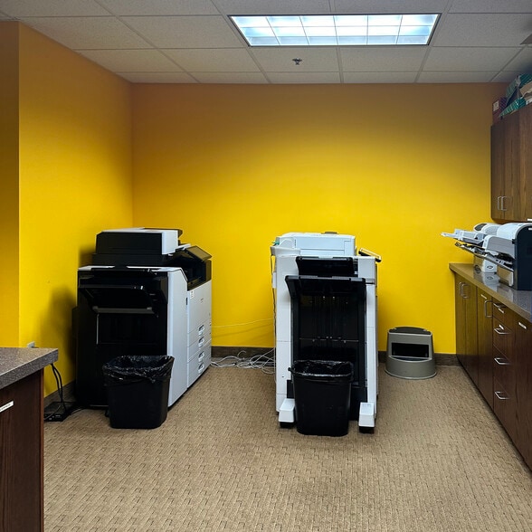 More Photos Of 1912 N Lexington Ave, Roseville Medical For Lease
