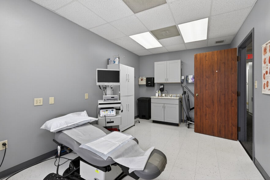 More Photos Of 330 Borthwick Ave, Portsmouth Medical For Sale