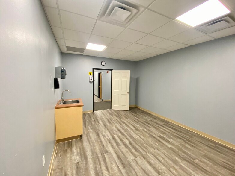 More Photos Of 3 Professional Dr, Alton Office For Lease