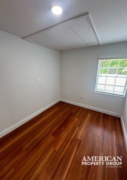 More Photos Of 7733-7739 Holiday Dr, Sarasota Loft Creative Space For Sale