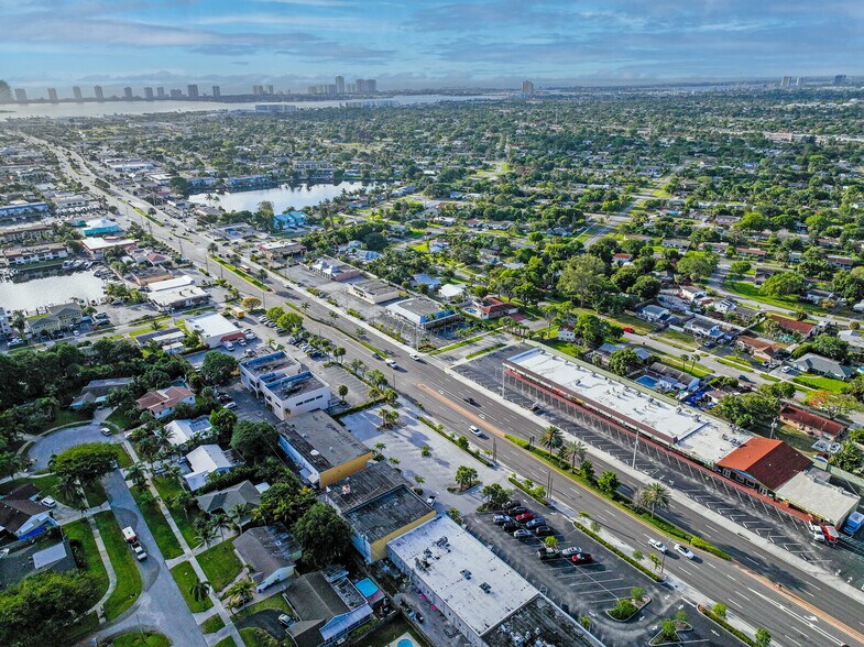 More Photos Of 763-779 Northlake Blvd, North Palm Beach Storefront For Lease