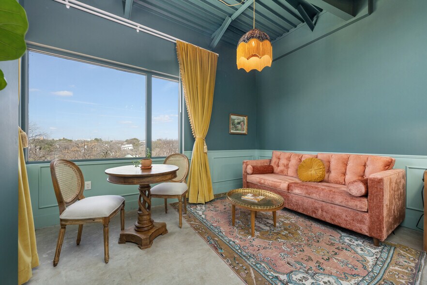 More Photos Of 1123 E 11th St, Austin Hotel For Sale