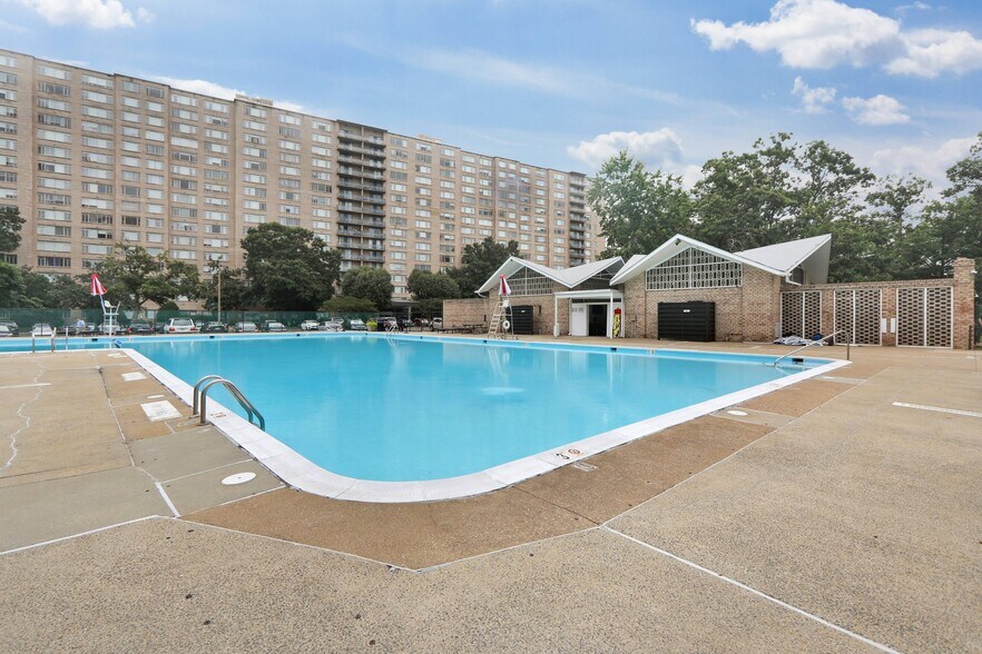 More Photos Of 5055 Seminary Rd, Alexandria Apartments For Lease