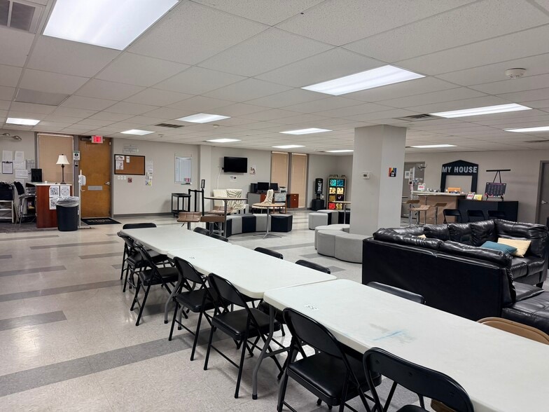 More Photos Of 442 Metroplex Dr, Nashville Office For Sale