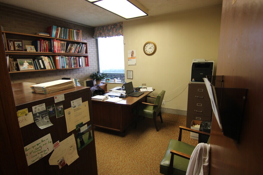 More Photos Of 2900 Belmont Ave, Youngstown Office For Sale