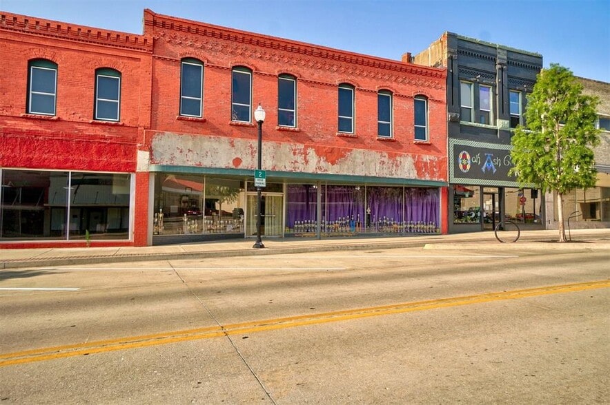 More Photos Of 211 E Main St, Shawnee Storefront For Sale