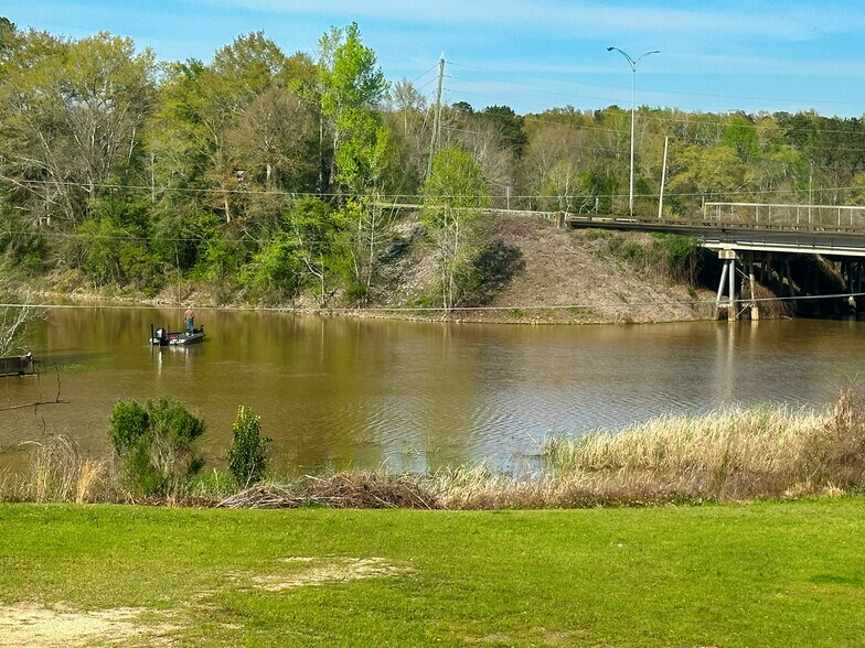 More Photos Of 1010 N Eufaula Ave, Eufaula Hotel For Sale