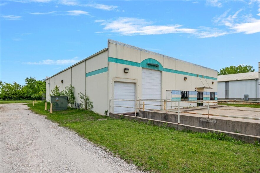 More Photos Of 4524 Industrial Ave, Springfield Warehouse For Lease