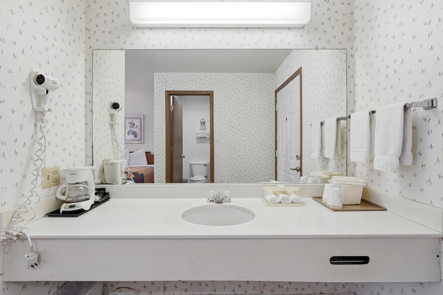 More Photos Of 3169 E Van Buren, Eureka Springs Hotel For Sale