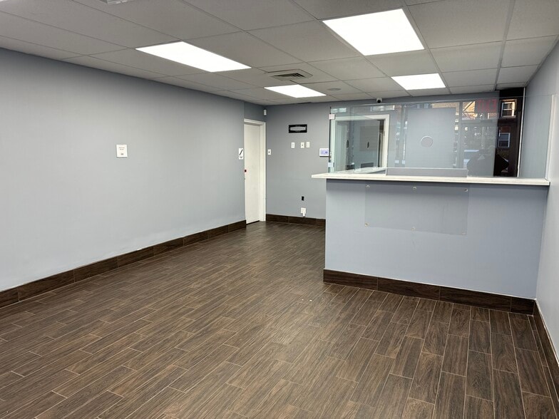 More Photos Of 1028 154th St, Whitestone Storefront Retail Office For Lease