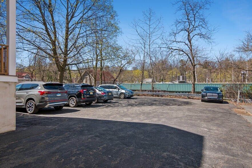 More Photos Of 499 Valley St, Maplewood Storefront Retail Residential For Sale