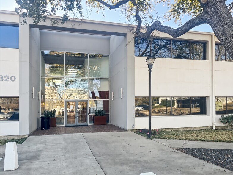 More Photos Of 320 Decker Dr, Irving Coworking Space