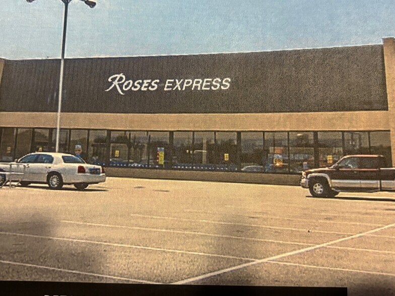 More Photos Of 427-429 W McIntyre St, Mullins Unknown For Lease