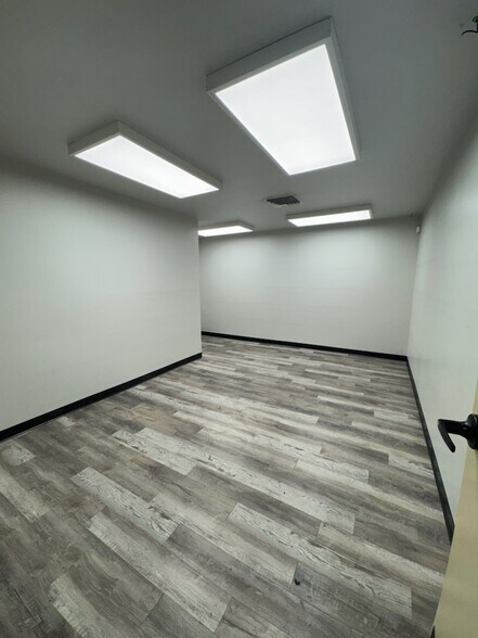 More Photos Of 1600-1616 S Las Vegas Blvd, Las Vegas General Retail For Lease