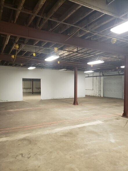 More Photos Of 1430 Reverend Abraham Woods Jr Blvd, Birmingham Warehouse For Lease