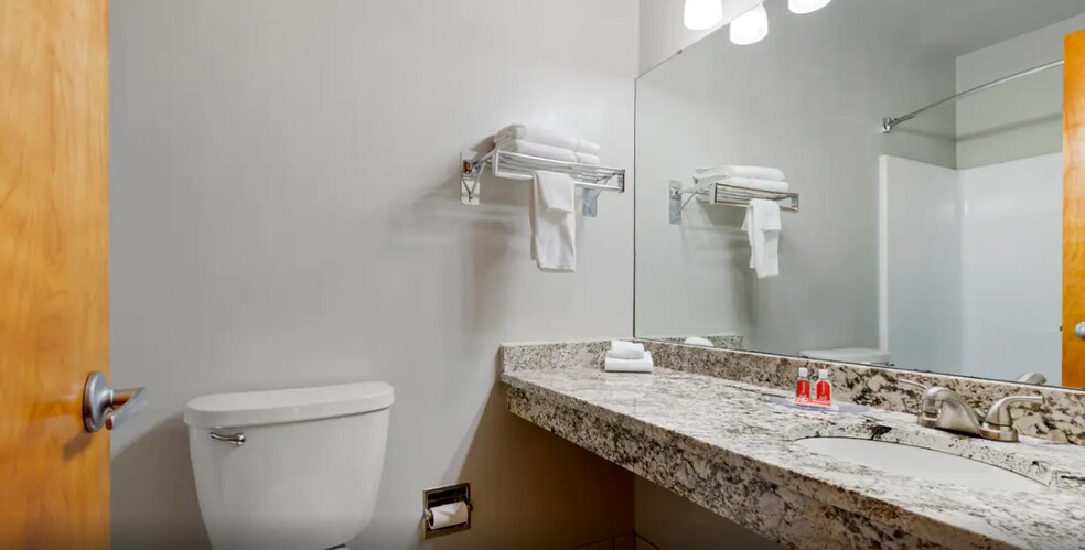More Photos Of 2050 S US 41, Marquette Hotel For Sale