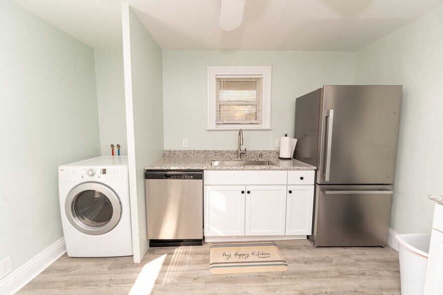 More Photos Of 218 S Washington St, Mt Pleasant Office For Sale