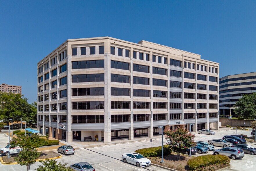 More Photos Of 1945 Old Gallows Rd, Vienna Medical For Lease