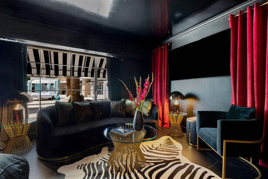 More Photos Of 120 W Vereda Sur, Palm Springs Hotel For Sale