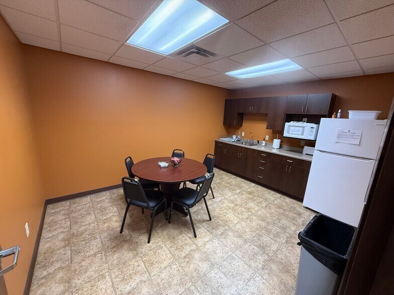 More Photos Of 4410 Golf Ter, Eau Claire Office For Sale