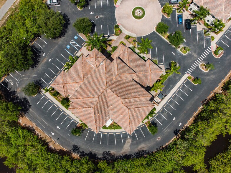 More Photos Of 5920 Pan American Blvd, North Port Medical For Lease