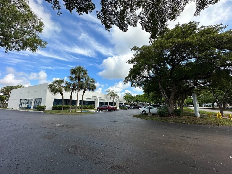 More Photos Of 3600-3665 Park Central Blvd N, Pompano Beach Unknown For Lease