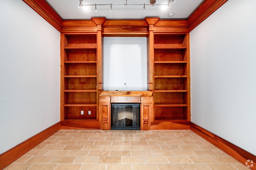 More Photos Of 2100 N Orange Ave, Orlando Medical For Sale