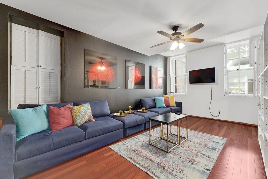 More Photos Of 410 E 6th St, Austin Storefront Retail Residential For Lease