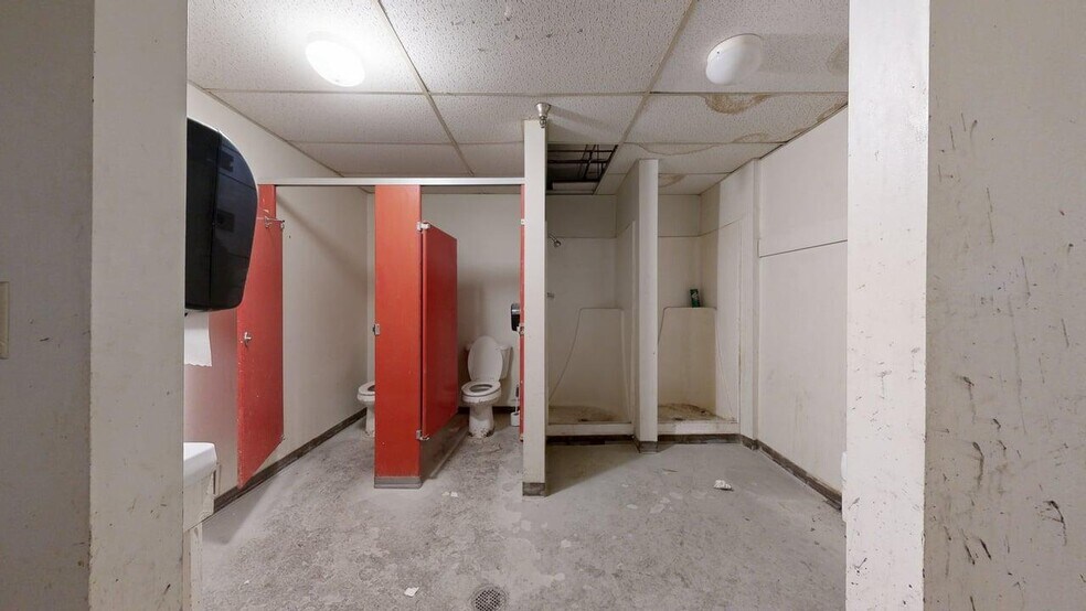 More Photos Of 119 S Washington Ave, Laurel Industrial For Sale