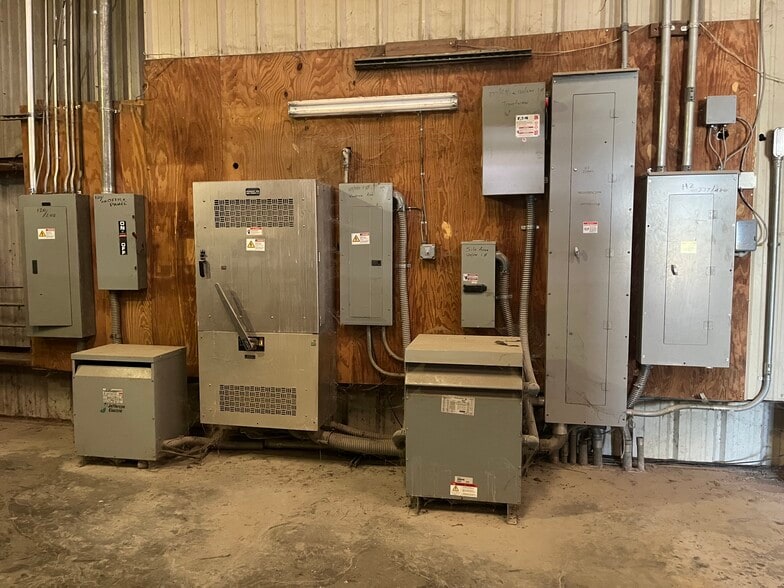 More Photos Of 5526 Crystal Lake Blvd, Dallas Warehouse For Lease