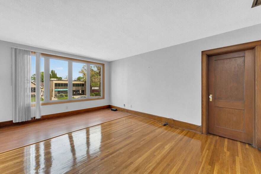 More Photos Of 1451 Ouellette Av, Windsor Office Residential For Sale