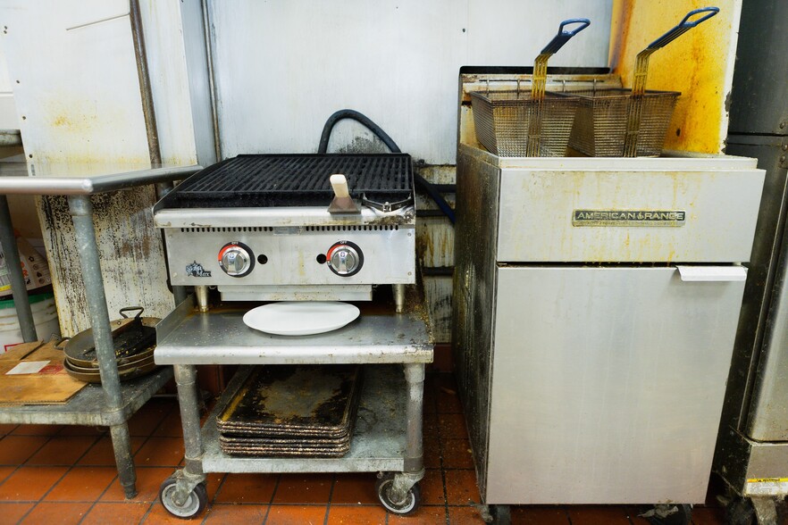 More Photos Of 605 N Main St, Evansville Restaurant For Sale