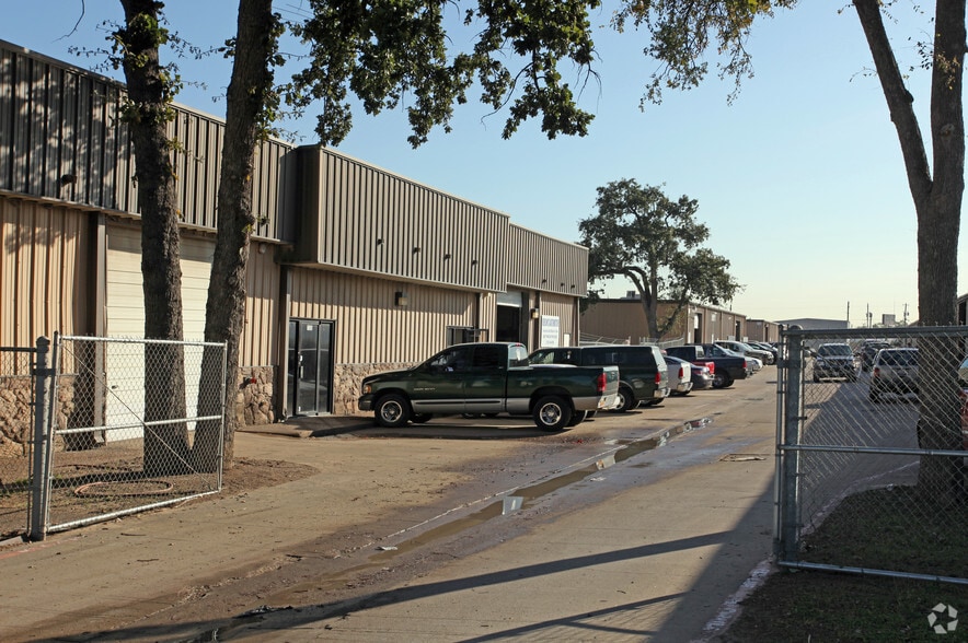 More Photos Of 10312 Bickham Rd, Dallas Unknown For Lease