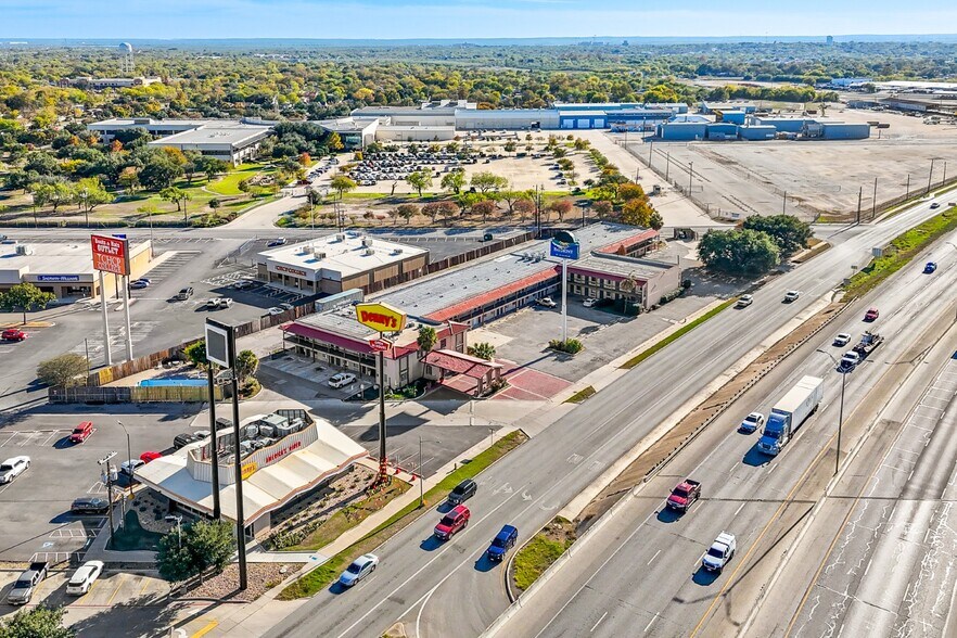 More Photos Of 7202 S Pan Am Expy, San Antonio Hotel For Sale